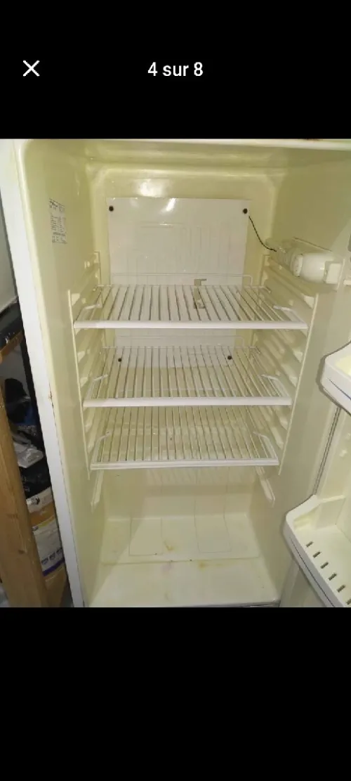 ثلاجة مستعملة من نوع FRIGOR تعمل 10/10 .