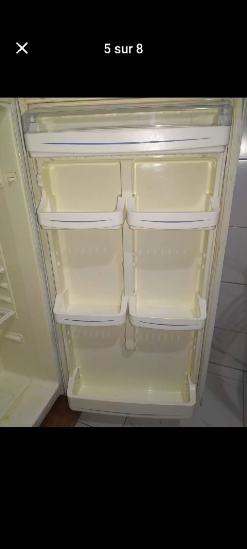 ثلاجة مستعملة من نوع FRIGOR تعمل 10/10 .