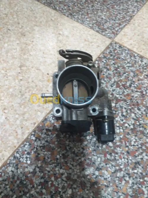 Chery A13 Fluwin - Papillon admision et bouton vitre côté chauffeur 