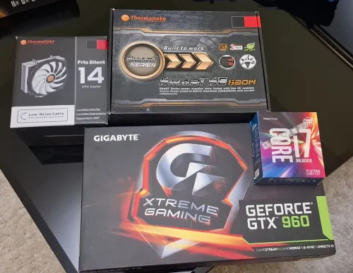 I7 6700k/ gtx geforce gigabyte 960 / Z170 pro gaming carbon /thermaltake 530W/RAM DDR4 8GB 2400MHZ