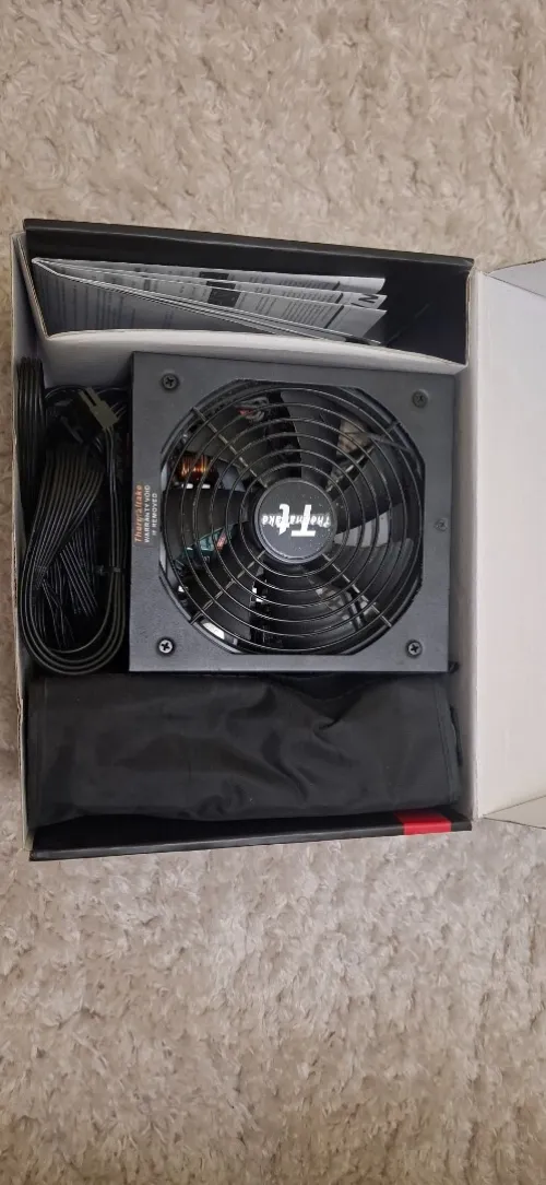 I7 6700k/ gtx geforce gigabyte 960 / Z170 pro gaming carbon /thermaltake 530W/RAM DDR4 8GB 2400MHZ