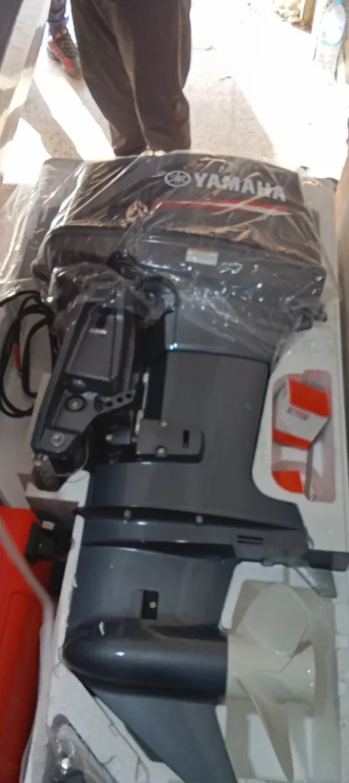 5.50 avec moteur Yamaha 85 2025 jamais servi 