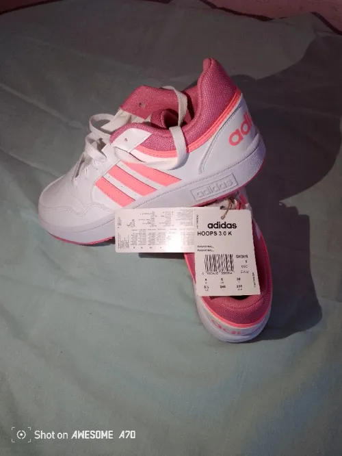 02 paires de chaussures Adidas d'origine ( France) pointure 38