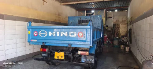 TOYOTA HiNO 611 à benne 2012