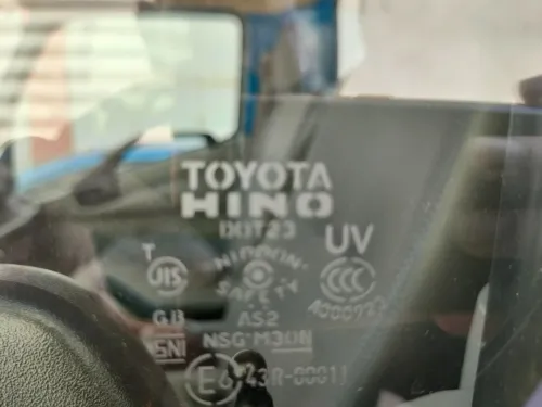 TOYOTA HiNO 611 à benne 2012