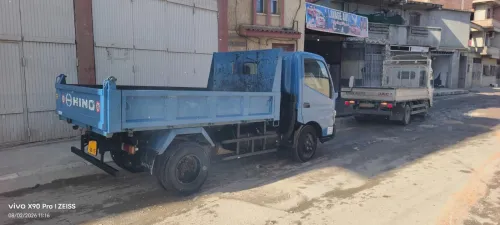 TOYOTA HiNO 611 à benne 2012