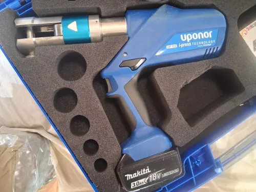 Sertisseuse à accumulateur S-Press Uponor UP 110