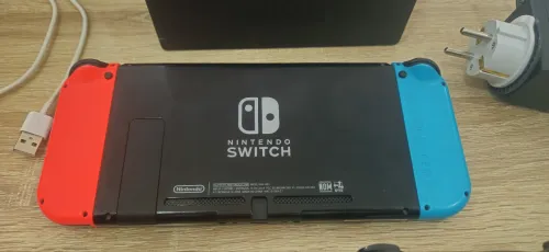 Nintendo Switch flashé avec 2 boots on ligne et off ligne + carte memoire 128go+ manette