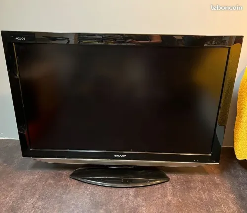 Téléviseur Sharp 32" d'origine made in Malaysia  État 10/10