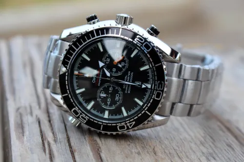 SOLDES / PROMOTIONS: Montres OMEGA Seamaster Planet Ocean