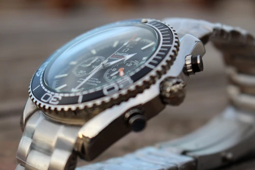 SOLDES / PROMOTIONS: Montres OMEGA Seamaster Planet Ocean