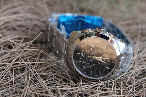 Montres pour hommes TISSOT Couturier Acier