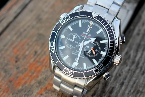 SOLDES / PROMOTIONS: Montres OMEGA Seamaster Planet Ocean