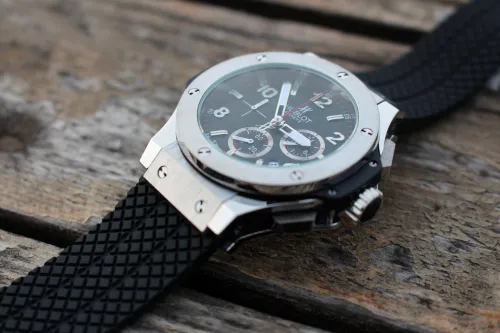 PROMOTIONS SOLDES: Montres HUBLOT BIG BANG Steel