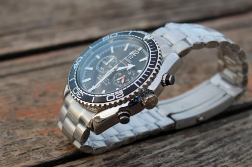 SOLDES / PROMOTIONS: Montres OMEGA Seamaster Planet Ocean