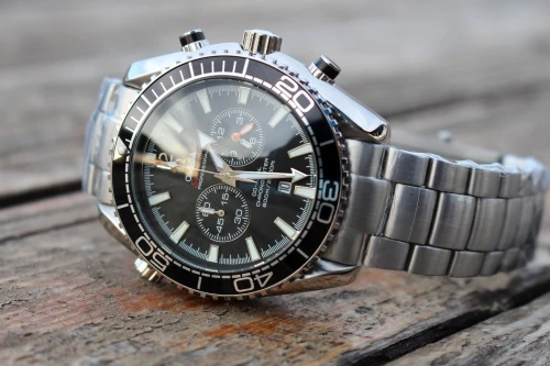 SOLDES / PROMOTIONS: Montres OMEGA Seamaster Planet Ocean