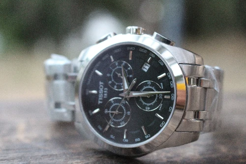 Montres pour hommes TISSOT Couturier Acier