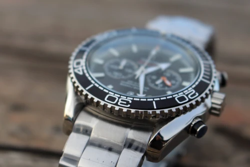 SOLDES / PROMOTIONS: Montres OMEGA Seamaster Planet Ocean