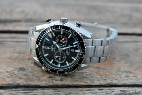 SOLDES / PROMOTIONS: Montres OMEGA Seamaster Planet Ocean