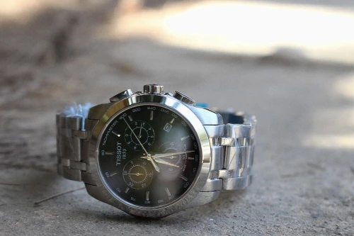 Montres pour hommes TISSOT Couturier Acier