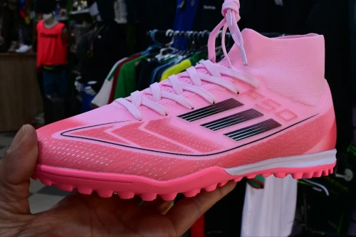 Soulier football super good f50