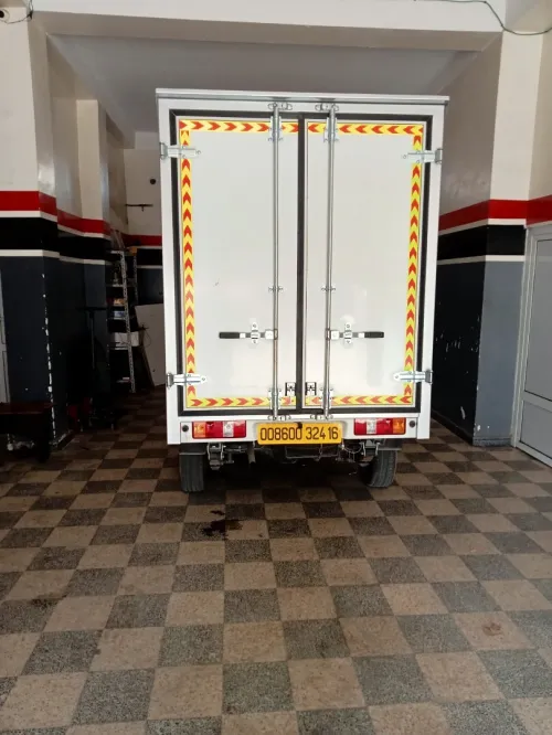 Fabrication de conteneur pour camion تصنيع حاويات الشاحنات