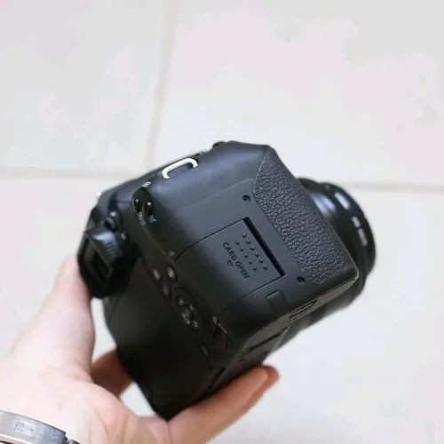 Canon 77d 2.5k click