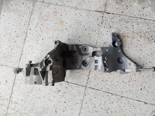 Support pompe clim Volkswagen Golf VII 2.0 GTD - 04L903143B