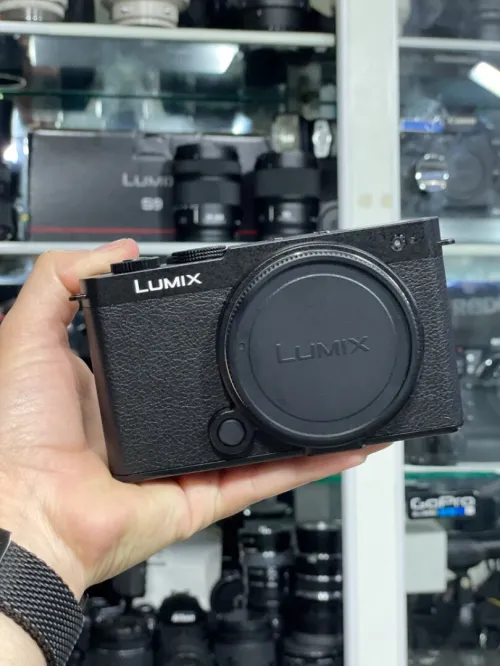 Panasonic Lumix S9