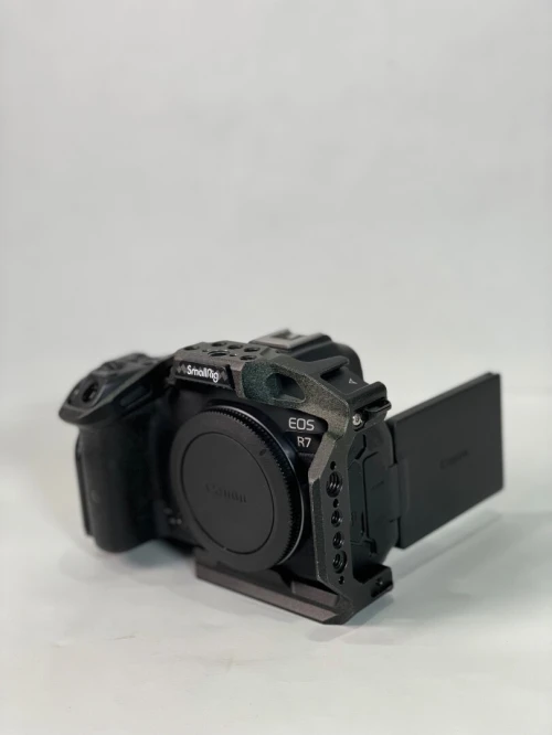 CANON EOS R7