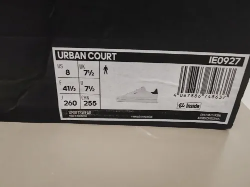 Adidas urban Court 41 1/3 comme neuf melboussa une seule fois.