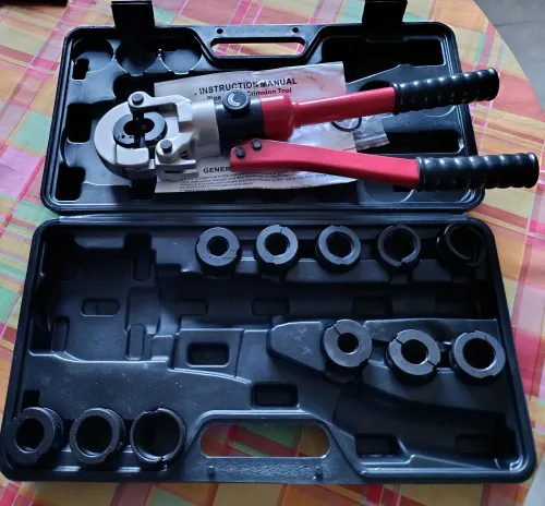 PINCE A SERTIR MULTICOUCHE HYDRAULIQUE