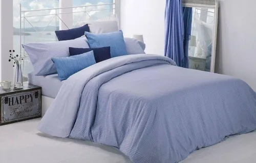 Lot de 60 pieces comprenant des couvres lit, draps , couette , couverture ect..
