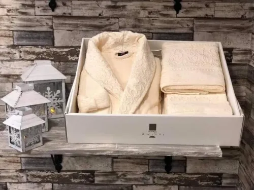 Lot de 60 pieces comprenant des couvre lit , draps , couette , couverture ect..