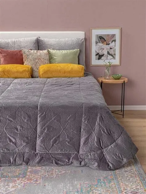 Lot de 60 pieces comprenant des couvres lit, draps , couette , couverture ect..