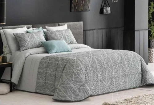 Lot de 60 pieces comprenant des couvres lit, draps , couette , couverture ect..