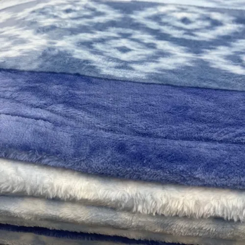 Lot de 60 pieces comprenant des couvres lit, draps , couette , couverture ect..