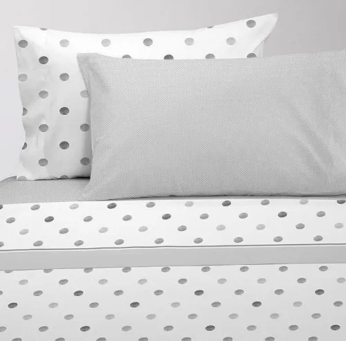 Lot de 60 pieces comprenant des couvres lit, draps , couette , couverture ect..