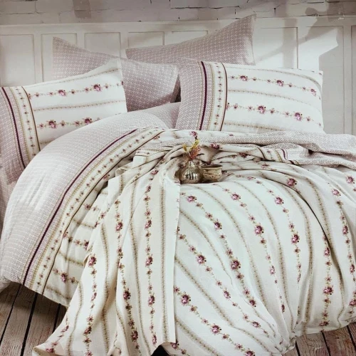 Lot de 60 pieces comprenant des couvre lit , draps , couette , couverture ect..