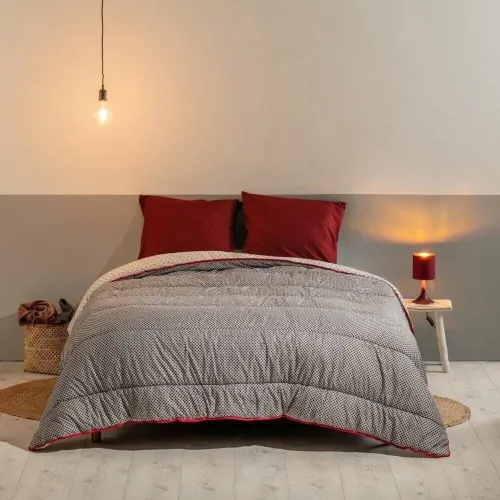 Lot de 60 pieces comprenant des couvre lit , draps , couette , couverture ect..
