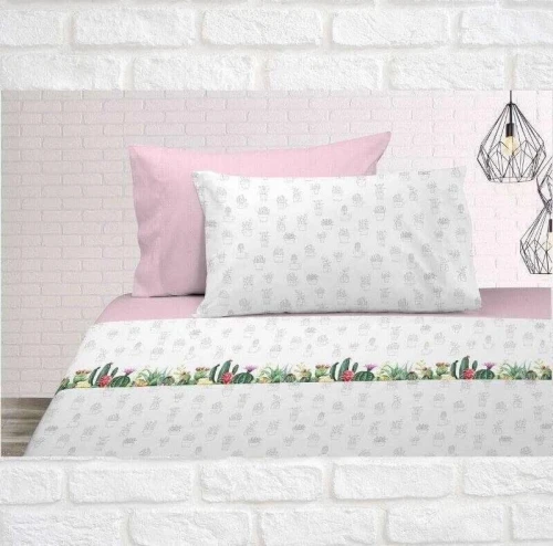 Lot de 60 pieces comprenant des couvre lit , draps , couette , couverture ect..