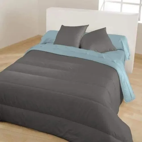 Lot de 60 pieces comprenant des couvre lit , draps , couette , couverture ect..