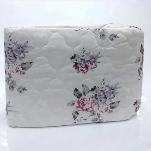 Lot de 60 pieces comprenant des couvre lit , draps , couette , couverture ect..