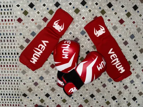 Gants de boxe + Protège tibia