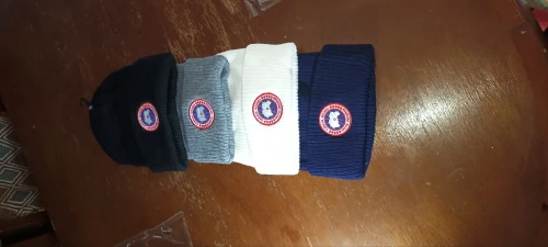 Bonnet canada goose