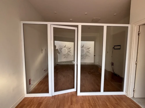 Séparation Verrière en aluminium occasion avec porte idéale bureau ou cabinet