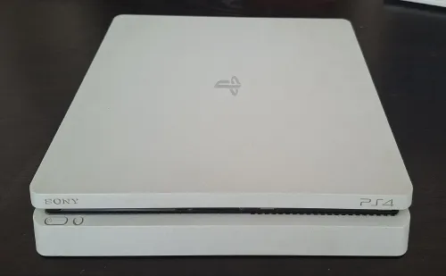 Playstation 4 Slim PS4