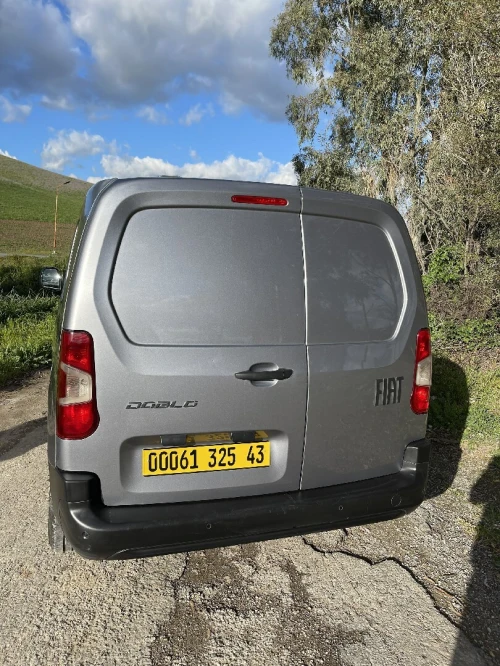 Fiat Doblo 2025 3 places