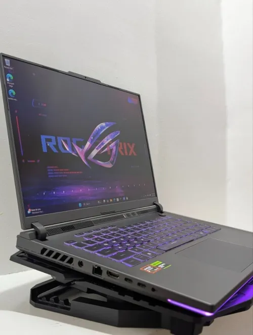 ASUS ROG STRIX G16 / Ryzen 9 8940HX / RTX 5070 8GB / 16GB / 1TB SSD 240Hz