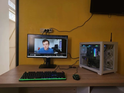 Pc gamer fooor wjahad khadem 375 heure fi wtaercooling 